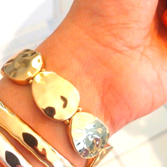 Pressed gold bangle brand new, gorgeous! - Picture 2 of 4